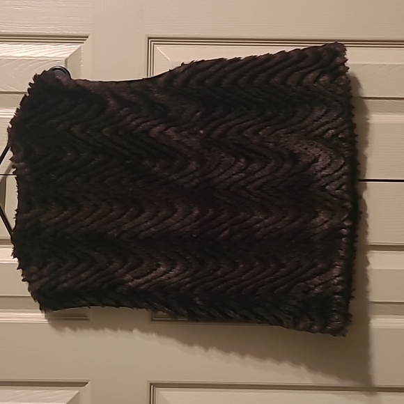 Fur Vest..like new condition. - Picture 2 of 5